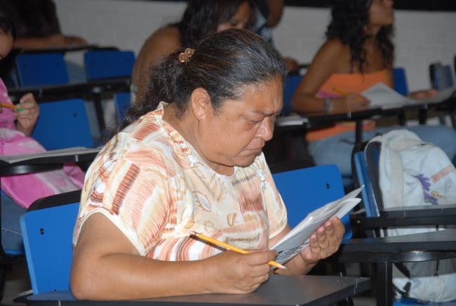 Datos. 5.3 millones son 5.3 millones de analfabetas; 10 millones de mexicanos sin primaria y 16 millones de mexicanos sin secundaria.