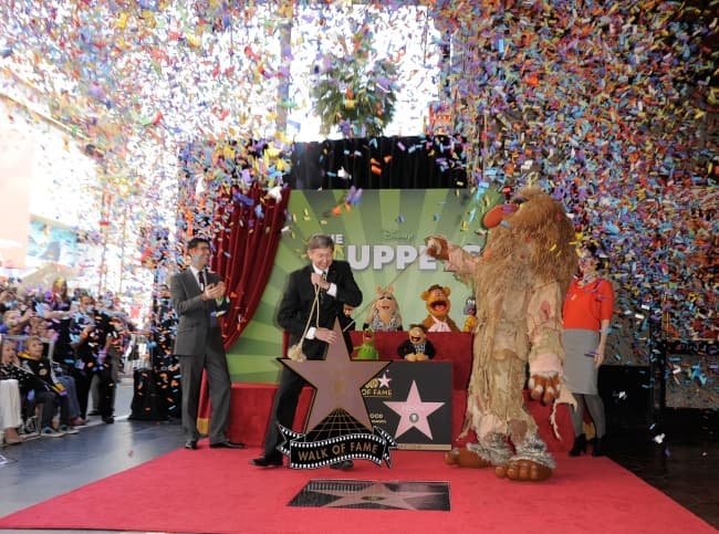 'The Muppets' se unen así a otros personajes ficticios que reciben una estrella en el Paseo de la Fama, como Bugs Bunny, el pato Donald, Godzilla, Mickey Mouse, Shrek, The Simpsons, Blancanieves o Winnie the Pooh.