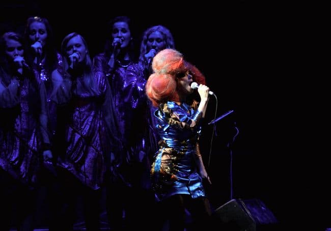 La cantautora islandesa cimbra el Nicho de la Música ante los miles de
fanáticos que disfrutaron de uno de los mejores conciertos de este encuentro.