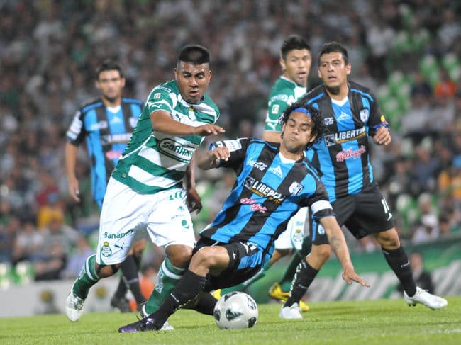 Santos Laguna ha anotado un total de 1,398 goles en Primera División, de conseguir dos mañana sábado contra Querétaro alcanzaría la cifra histórica de 1,400 tantos en el circuito máximo del futbol mexicano. (Archivo)