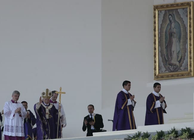 Ve Papa Benedicto XVI un México con diferencias