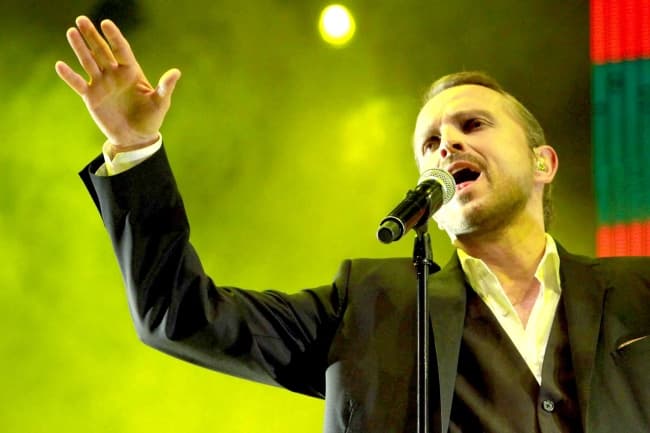En 2008, más de 2 millones de espectadores acudieron a ver al artista de 55 años en su gira 'Papitour'.