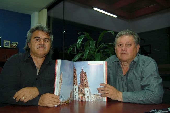 Los investigadores. Los historiadores Miguel Vallebueno, Rubén Durazo y el antropólogo José Luis Punzo Díaz, integrantes del Centro Durango del INAH son los autores de 'El Camino Real de Tierra Adentro'.