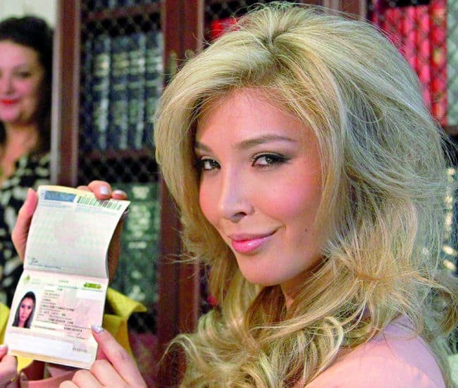 Va por la corona. Jenna Talackova primero deberá ganar en su país, para luego concursar por el título de Miss Universo .