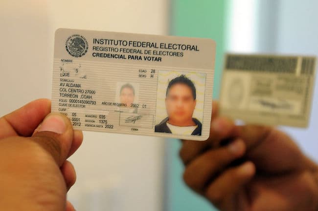 Difícil falsificación. La credencial para votar con fotografía cuenta con distintos elementos de control y seguridad.