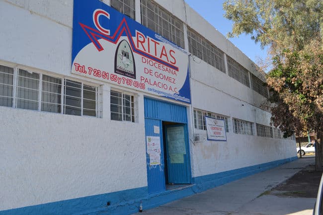 Servicios. Cáritas ofrece atención médica, psicológica y pláticas de motivación.