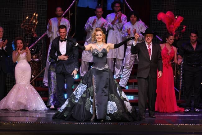 El elenco del musical 'Perfume de Gardenia' rindió un emotivo homenaje al fallecido actor Julio Alemán. (Archivo)