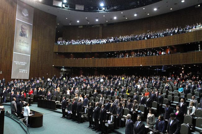 Se reparten diputados gratificaciones por 230 mdp