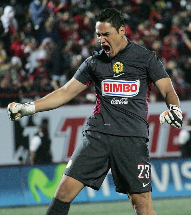 El portero del América tardará unos 15 días en volver a practicar el futbol, luego de su accidente de auto.