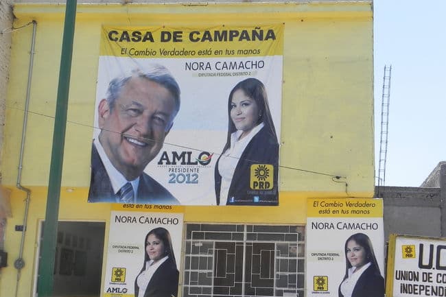Se la llevan. También ha desaparecido la propaganda del PRD.