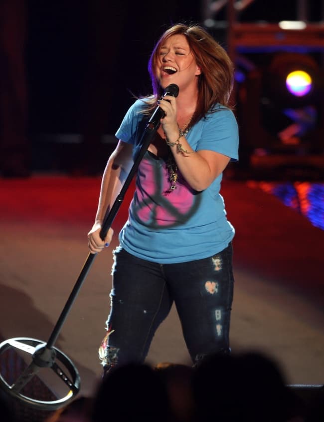 La ganadora de la primera temporada de “American Idol”, Kelly Clarkson, perdió peso en tan sólo seis meses.
