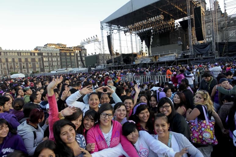 La Plaza de la Constitución ya cuenta con alrededor de 53 mil personas. (El Universal)