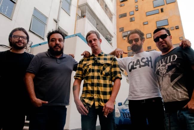 El documental 'Gimme the power', da voz a figuras claves del rock nacional como El Tri o Botellita de Jerez. (Notimex)