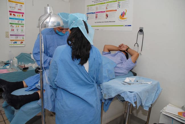 Cirugías. El IMSS exhorta a los varones a superar los tabúes del machismo y la vergüenza, y acudir sin temor a solicitar información.