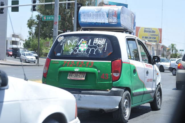 Rechazan. Ayer los taxistas inconformes con precios de concesiones, arreciaron en sus protestas contra el alcalde.
