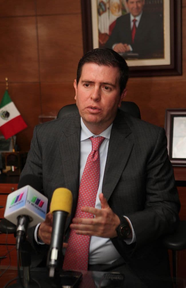 Informes. El procurador de Justicia del Estado de México, Alfredo Castillo Cervantes, en conferencia de prensa sobre el caso de las jóvenes que fueron atacadas por un grupo de sujetos el pasado jueves en un campamento ubicado en la zona boscosa de Chalco e Ixtapaluca.