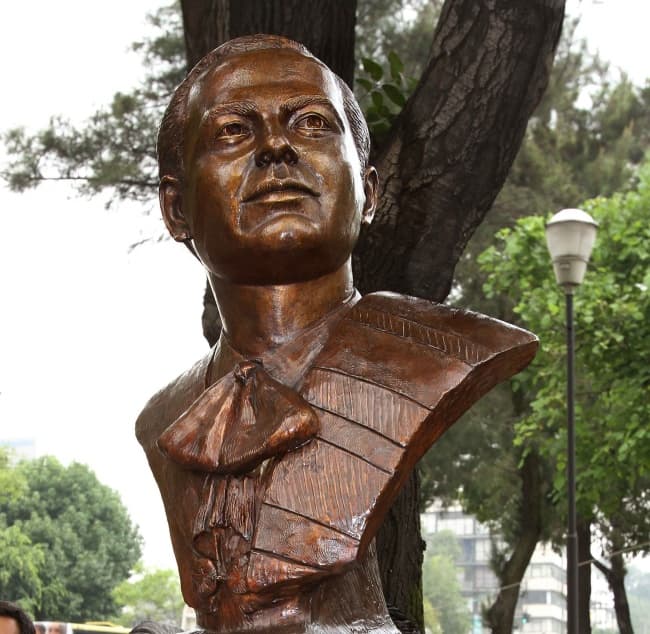 El busto de Tómas Méndez. (El Universal)