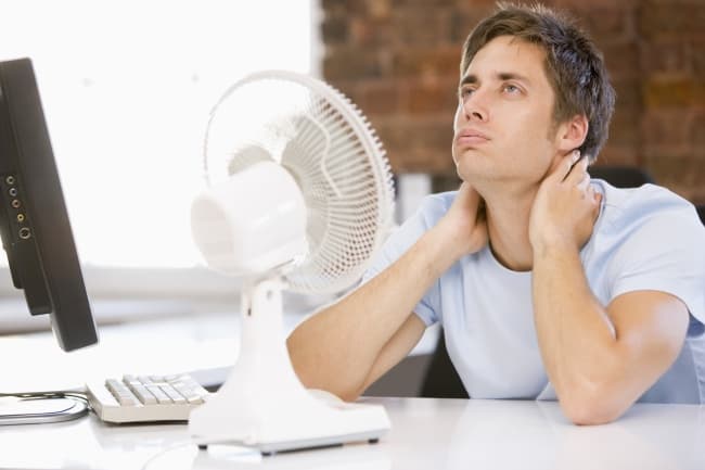 Cuando la temperatura es superior a los 35 grados centígrados los ventiladores causan más daños que beneficios, afirman científicos británicos. INGIMAGE
