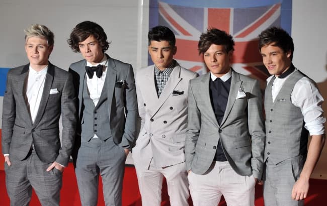 El álbum debut de One Direction, “Up all night”, ha vendido más de tres millones de copias a nivel mundial y alcanzó el número uno de ventas en 16 países, entre ellos, Estados Unidos, donde se convirtieron en el primer grupo del Reino Unido en debutar en el primer lugar en la lista de Billboard.