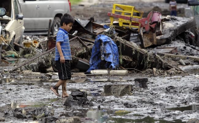 La tormenta tropical 'Ernesto' avanzó en las últimas horas hacia las costas del mar Caribe, especialmente hacia México, Nicaragua y Honduras, sin alcanzar todavía la categoría de huracán, informó el Servicio Meteorológico Nacional mexicano (SMN). (EFE)