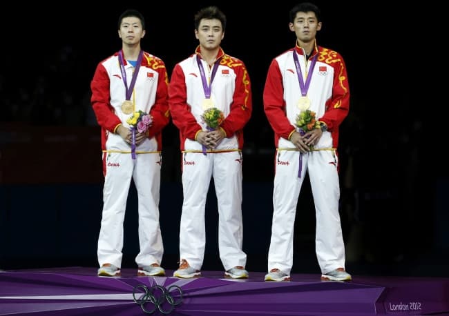 Pese a que hoy se adjudicó cuatro preseas de oro más, Estados Unidos aún no puede dar alcance a China en la cima de la tabla de medallas de los Juegos Olímpicos Londres 2012. (EFE)