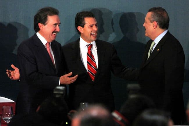 PRI. Emilio Gamboa Patrón, coordinador del PRI en el Senado; Enrique Peña Nieto, virtual presidente electo de México y Manlio Fabio Beltrones, líder del PRI en la Cámara de Diputados, se reunieron en un resturante. (EL UNIVERSAL)