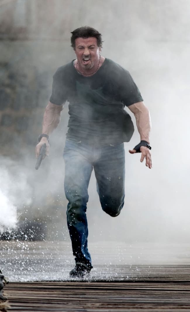 En su segunda semana de exhibición en cines de esta capital, la película estadunidense “Los indestructibles 2”, protagonizada y escrita por Sylvester Stallone, se ubicó como la favorita del público mexicano.