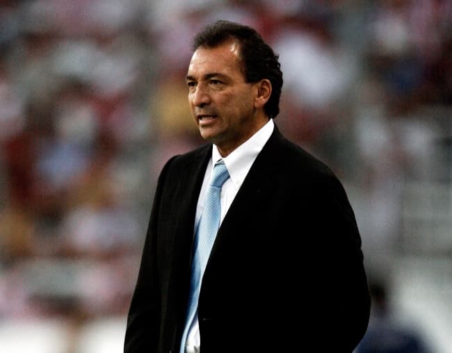 Carrillo, quien también ha dirigido al Puebla (1999-2001, 2003 y 2008); Cruz Azul (2003), Tigres (2007-08) y América (2002 y 2004-05), con el que fue campeón en el Clausura 2005, será presentado el próximo sábado.