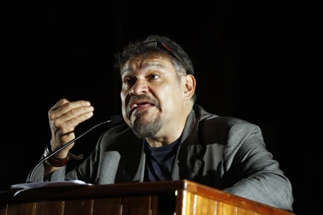 El actor Joaquín Cosío, conocido como 'El Cochiloco', por su participación en la película 'El Infierno', presenta hoy su libro de poemas 'Bala por mí, Cordero que me olvida'.