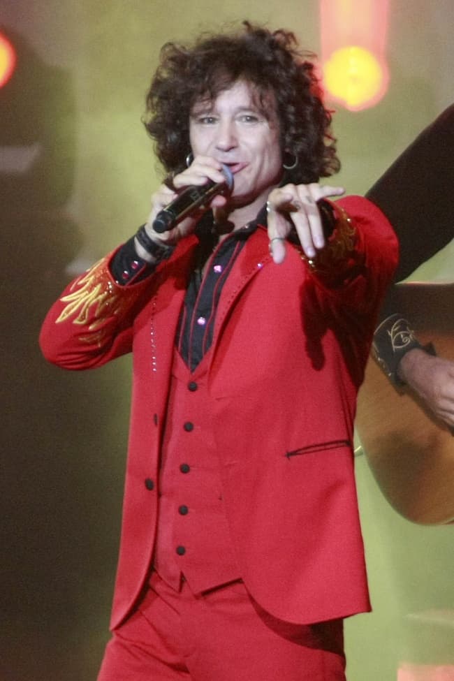 En su primera fecha de ayer, el cantante español reunió en el Auditorio Telmex a más de 11 mil tapatíos, quienes se desbordaron de emoción al disfrutar más de 20 canciones interpretadas con la pasión que caracteriza al artista.