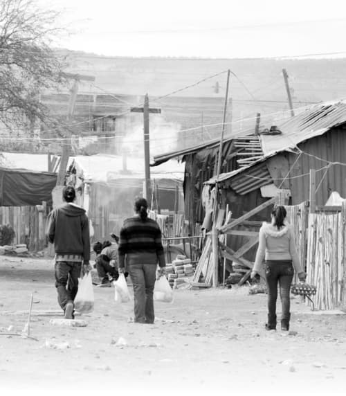 Pobreza. En 69 colonias de la capital duranguense existe algún tipo de carencia; Desarrollo Social del Municipio identifica y trabaja con las necesidades sociales y humanas y se encarga en primer lugar de la infraestructura de agua potable, pavimentación y electrificación.