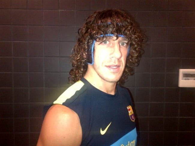 La nueva mascara que utiliza el defensa del Barça. (Twitter)