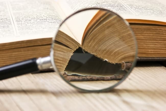 'La existencia de estos usos no comparativos del adjetivo mayor permite que sean posibles e igualmente correctas, aunque de significado ligeramente diverso, las oraciones 'cuando seas mayor o cuando seas más mayor', señala la RAE. INGIMAGE