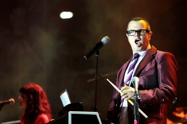 Ganador de tres premios Billboard, el cantante, músico y compositor mexicano Aleks Syntek cumple este sábado 43 años de edad con una nueva etapa en su vida que incluye su nuevo proyecto musical del que se desprende el sencillo 'La tormenta'. ARCHIVO