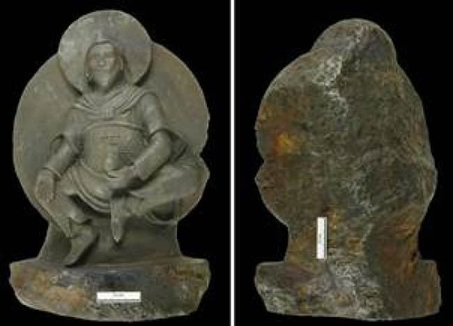 Una expedición nazi obtuvo esta reliquía del Tíbet, la cual pesa 10.6 kilogramos y proviene de un meteorito que chocó contra la Tierra hace 15 mil años.