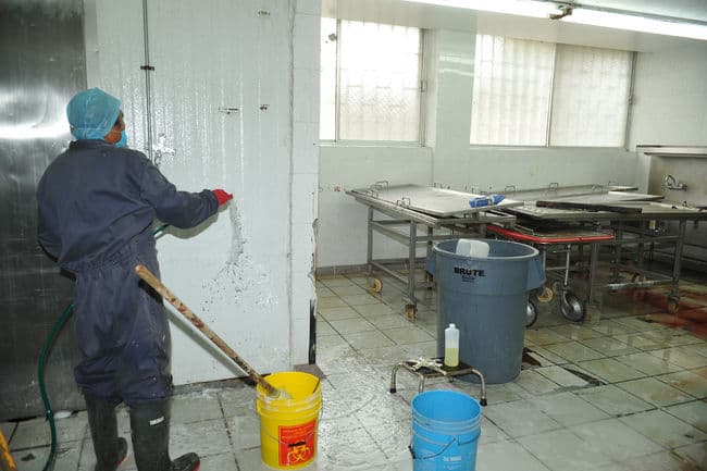 Limpieza. Se debe limpiar el Servicio Médico Forense de Torreón que se encuentra en el Hospital Universitario.