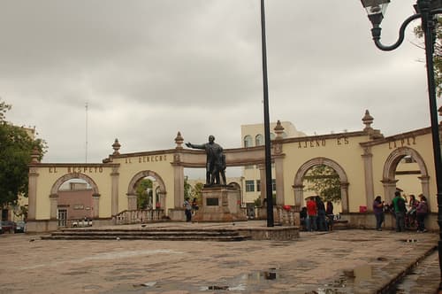 Negativa. Anteriormente el INAH negó la autorización de un estacionamiento subterráneo por los posibles daños a los monumentos.