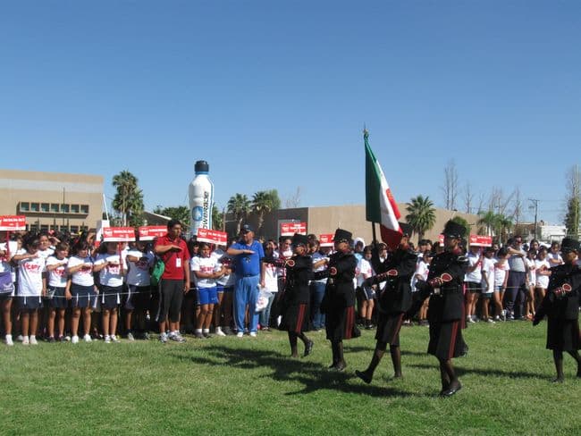 Cientos de juveniles jugadores fueron parte del acto inaugural de la XV Copa Coca Cola de Futbol 2012, el cual tuvo como escenario el Tecnológico de Monterrey-Campus Laguna.