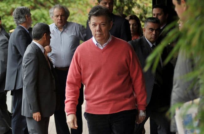 Cirugía. El presidente de Colombia, Juan Manuel Santos, sale de la Clínica Fundación Santa Fe de Bogotá.