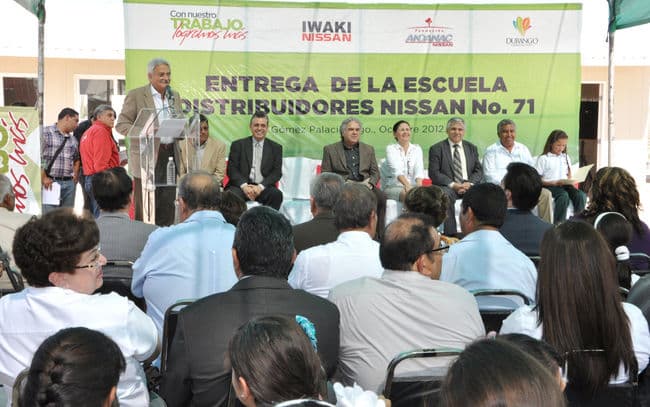 Conferencia. La presidenta municipal de Gómez Palacio, Rocío Rebollo y otros funcionarios, inauguraron una escuela primaria totalmente equipada para la colonia Nuevo Castillo.