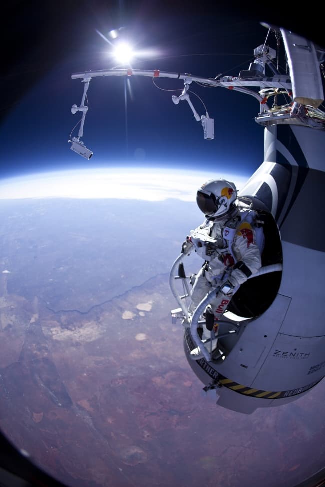 La caída libre de Baumgartner ha sido de cuatro minutos y 19 segundos, por lo que no ha podido romper el récord anterior, de cuatro minutos y 36 segundos. (ARCHIVO)