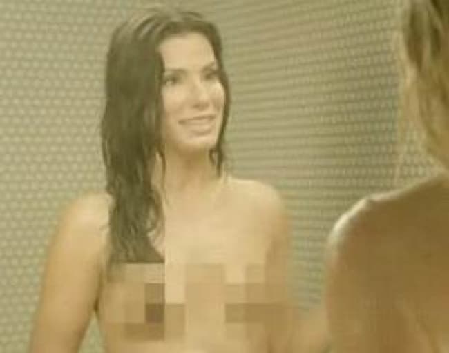 ¡SE DESNUDA EN TV!