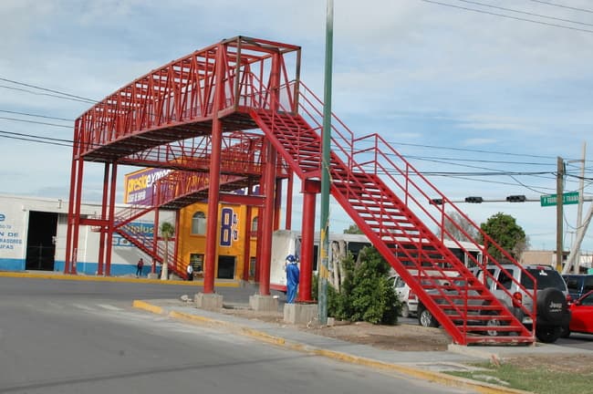 Listo. El puente peatonal ya está abierto al público.