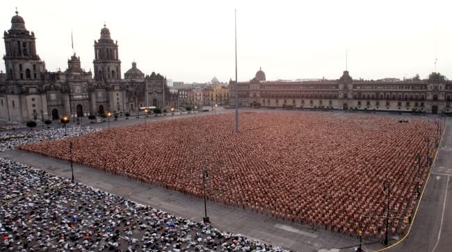 El fotógrafo neoyorquino hará la instalación en el marco del “Festival de las Calacas”.