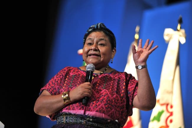 La premio Nobel de la Paz 1992, Rigoberta Menchú, destacó que busca la forma de abatir la represión, la cual no tiene sentido.