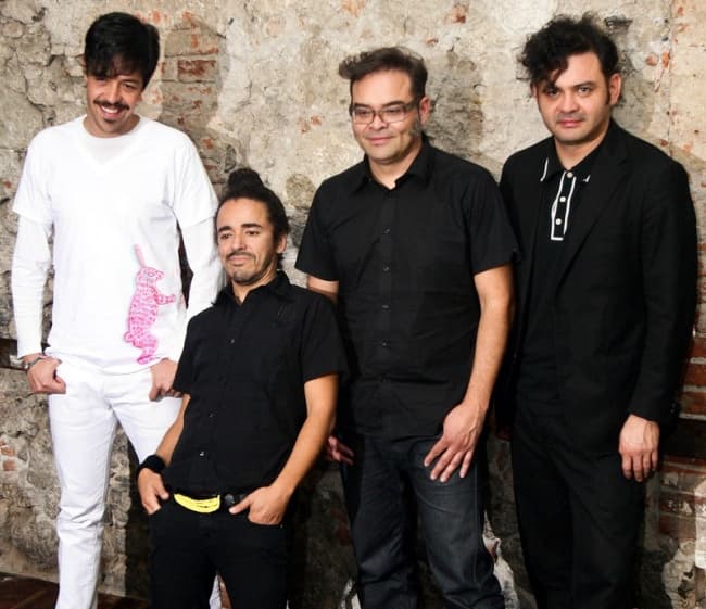 La revista de música Rolling Stone señala al grupo de rock alternativo 'Café Tacuba' como el 'equivalente mexicano' de las legendarias bandas inglesas.