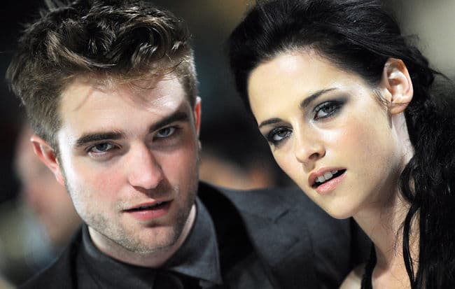 Relación. La protagonista de la saga Crepúsculo quiere que la gente adivine sobre su romance con Robert Pattinson.