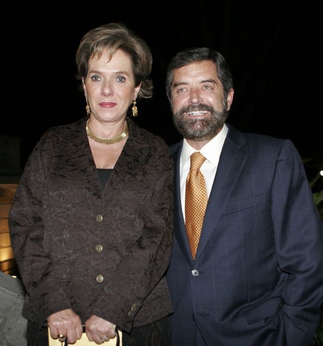 Muerte. Familiares y amigos se dieron cita en una funeraria para dar las condolencias al Dr. Juan Manuel de la Fuente.