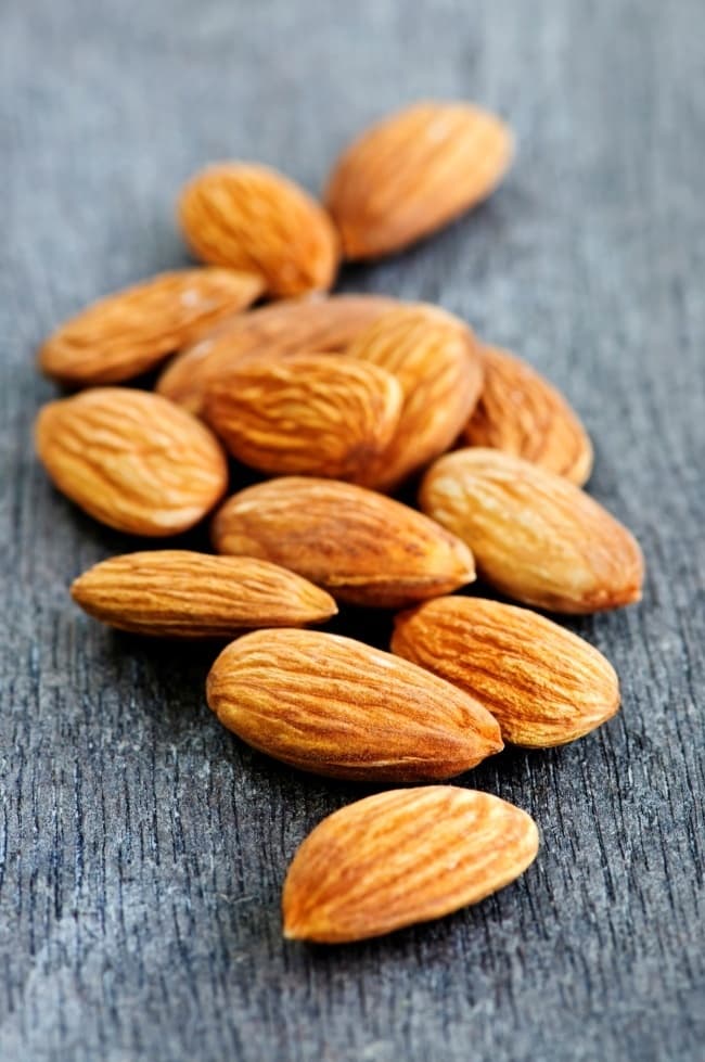 Si en general solemos comer muchos frutos secos, es bueno ir pensando en alternativas para sustituirlos, ya que son una gran fuente de grasas. INGIMAGE