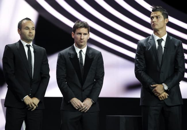 Lionel Messi, Cristiano Ronaldo y Andrés Iniesta son los tres candidatos al Balón de Oro 2012. (ARCHIVO)